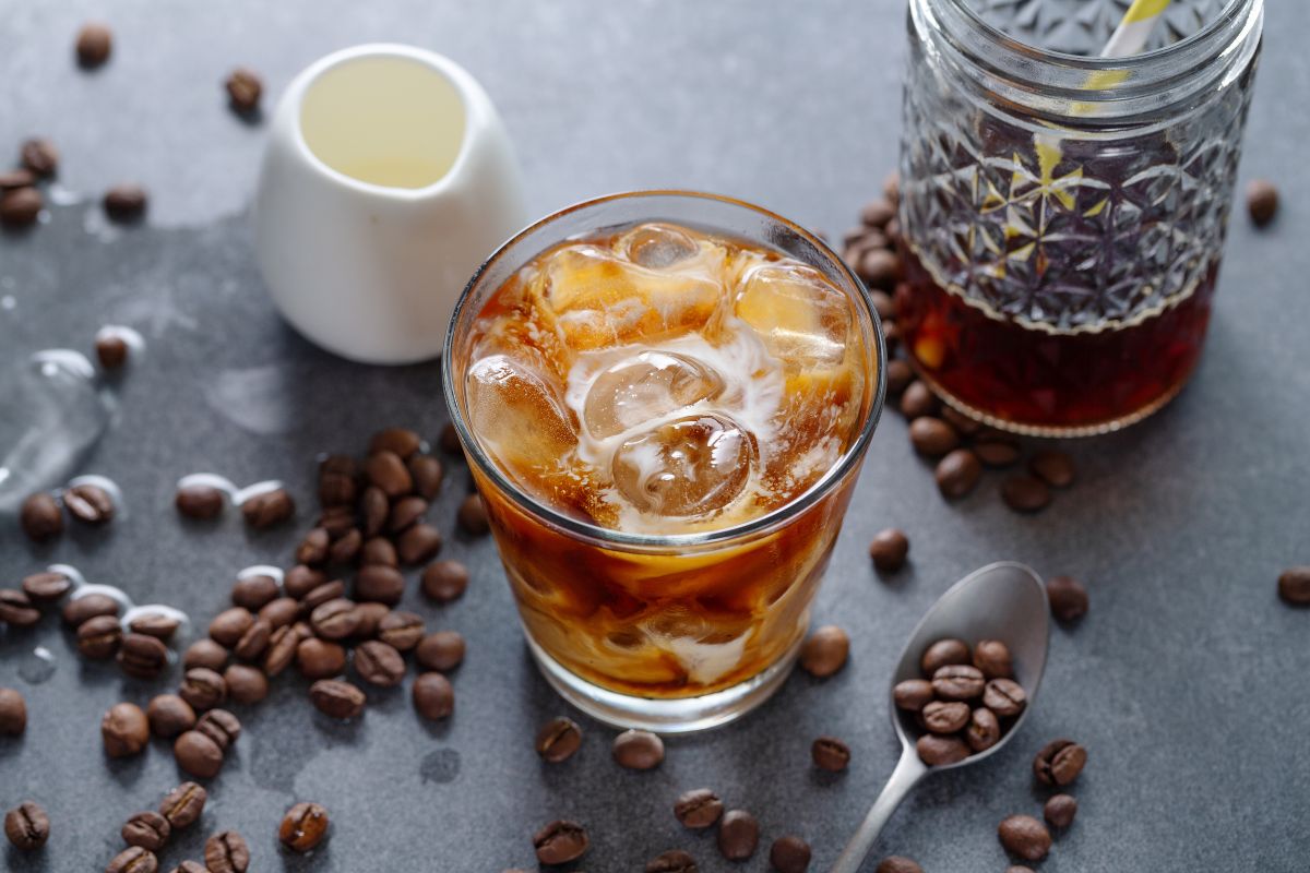 Cold Brew vs Iced Coffee: Key Differences, Caffeine & Flavour Compared